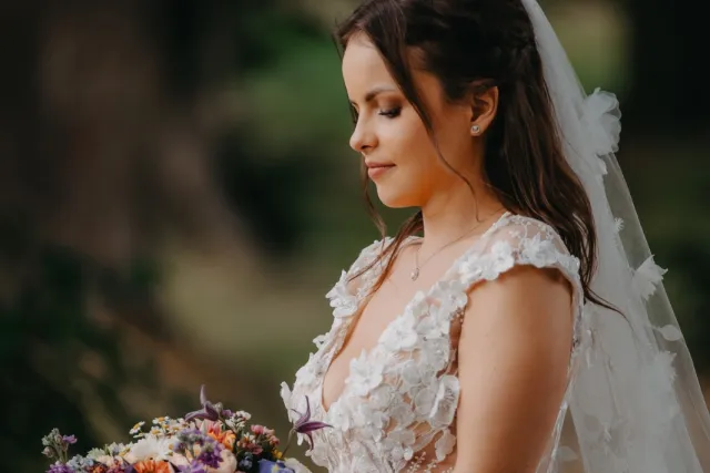 Zavrtaná v lásce - svatební květiny na míru