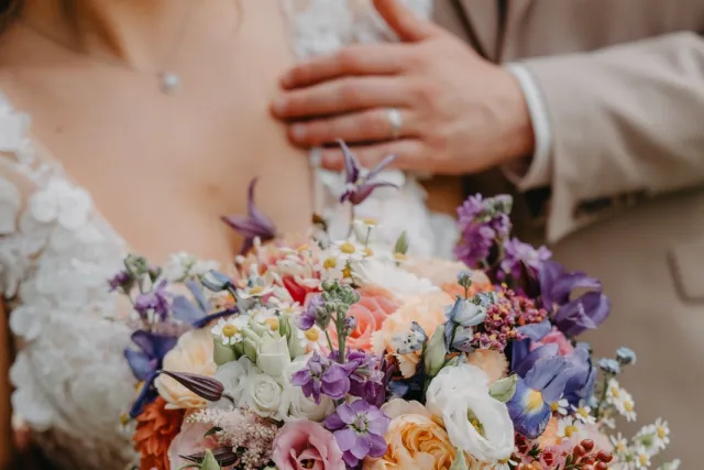 Zavrtaná v lásce - svatební květiny na míru