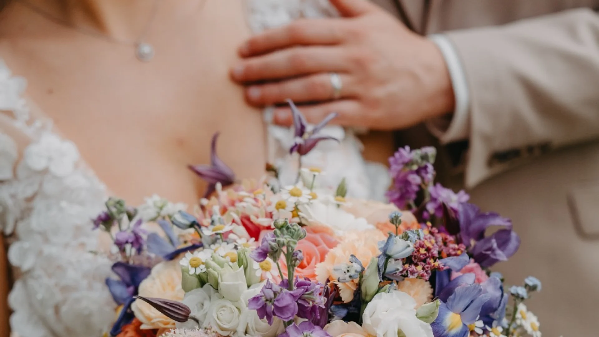 Zavrtaná v lásce - svatební květiny na míru