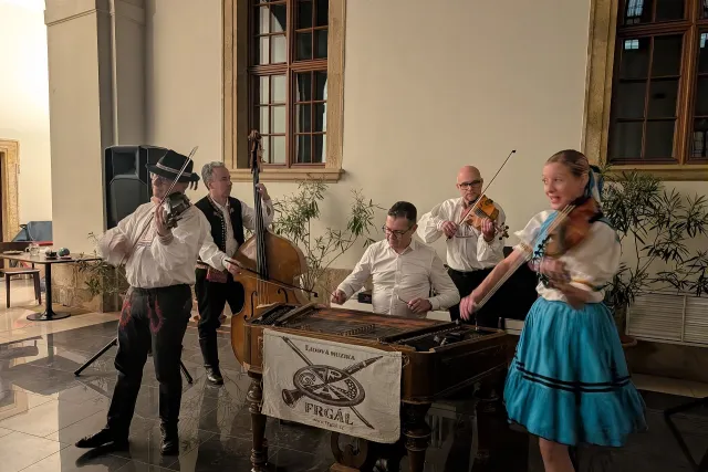 Lidová muzika FRGÁL