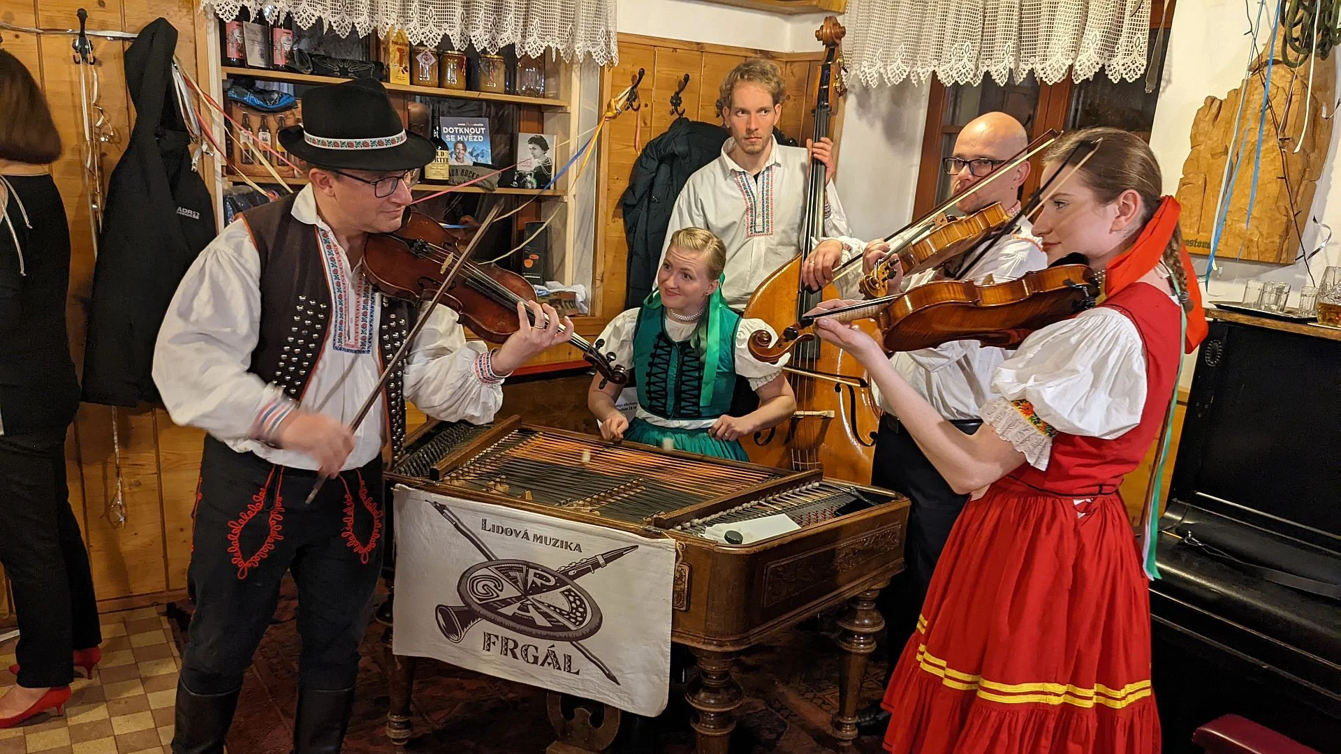 Lidová muzika FRGÁL