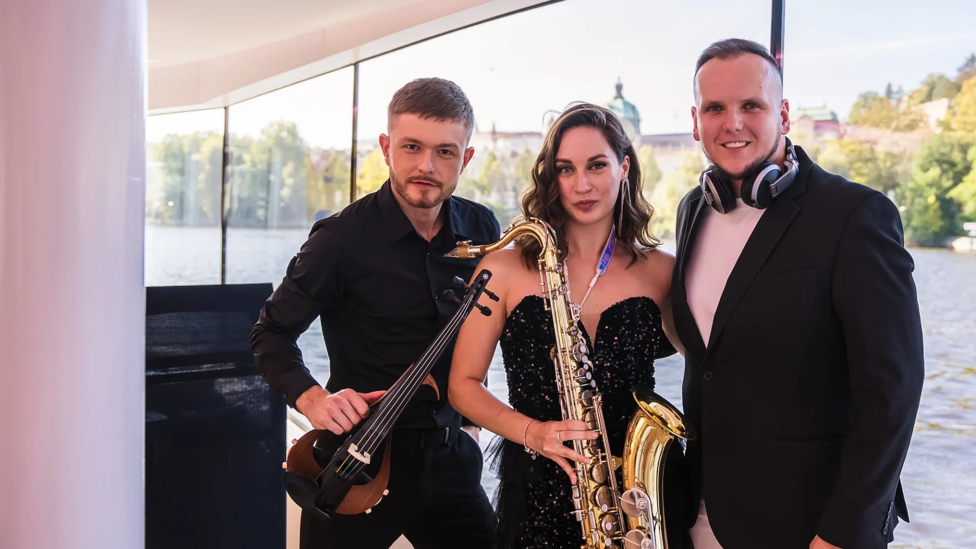 Sound Spectrum - DJ, houslista a saxofonistka