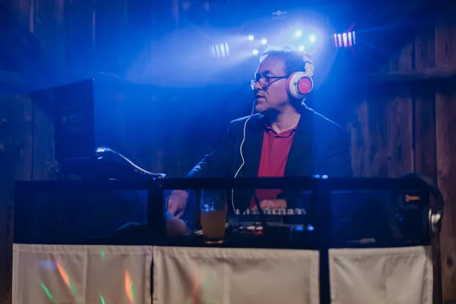 Moderátor a DJ Kamil Baloun