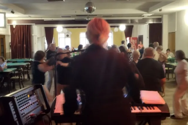 Blondie Jane - hudba k tanci i poslechu