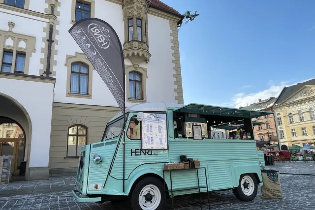 HENRIetta coffee van