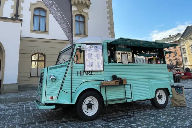 HENRIetta coffee van