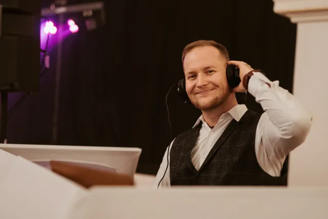 DJ Ladik: moderátor, DJ & koordinátor