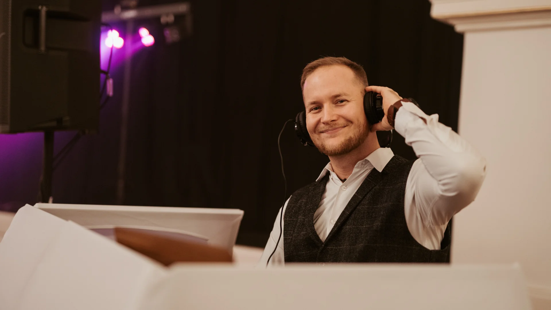 DJ Ladik: moderátor, DJ & koordinátor