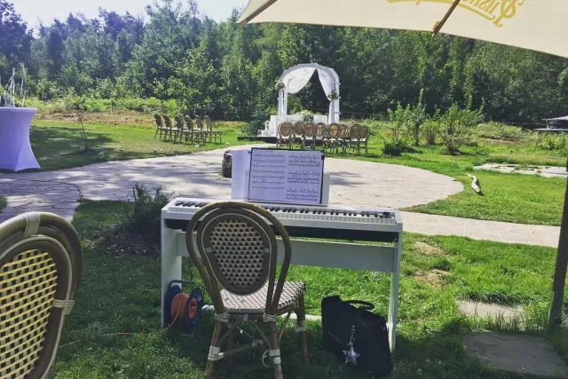 Klavír nebo cimbál na svatbu