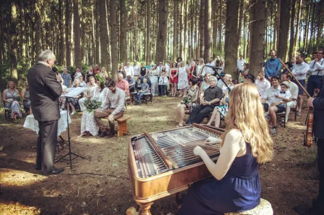 Klavír nebo cimbál na svatbu