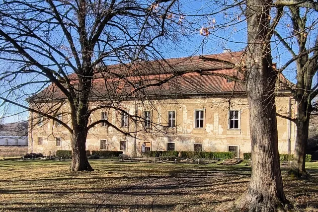 Zámek Nebílovy